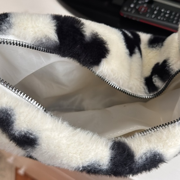 fuzzy black and white floral purse - Picture 3 of 5